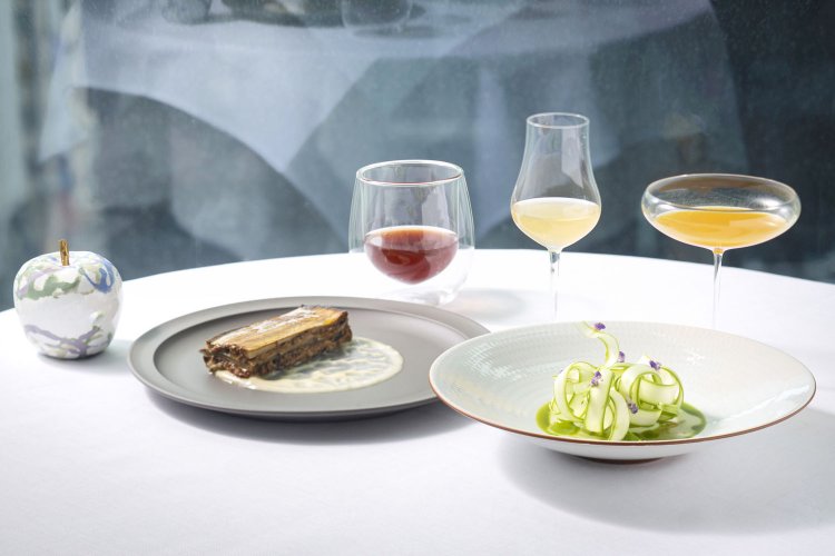 ガストロノミーコース ランチ1万円／ディナー2万円。ヴィーガンコース ランチ8000円／ディナー1万5000円。※別途サービス料10%。