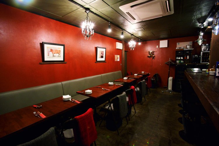 このホールのほか、厨房を挟んで反対側にも席があり、どちらも車いす可。