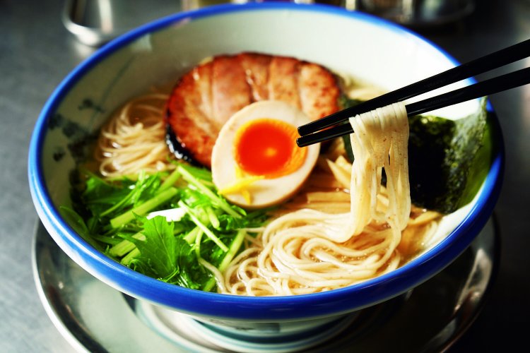 一番人気の柚子らーめん1080円。ムダな油分がなくとことんあっさり。