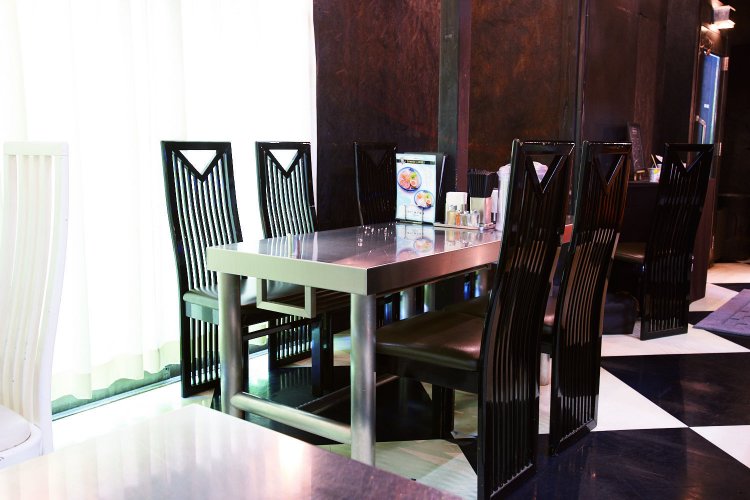 車いす対応は手前の2つ。予約不可だが電話で混み具合を教えてくれる。