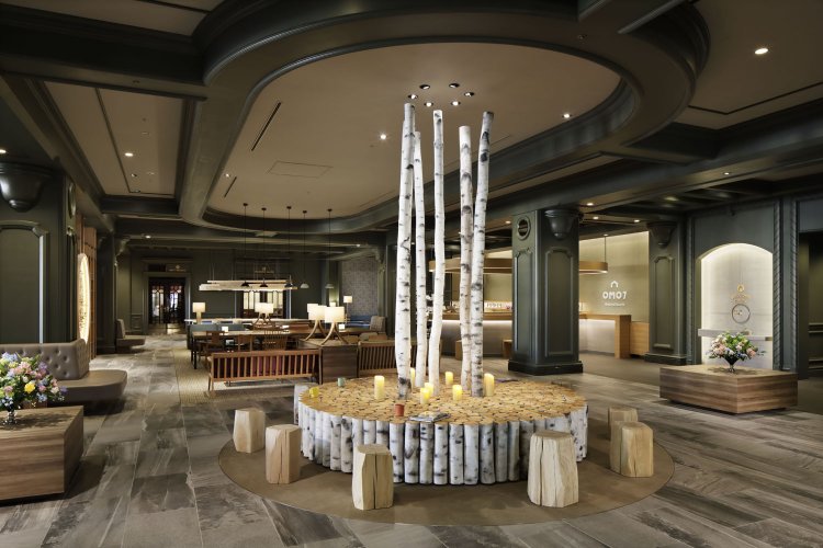 白樺のテーブルが印象的なOMOベース。