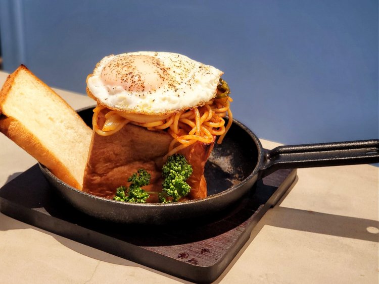 まるごとムートースト ナポリタン 1100円。