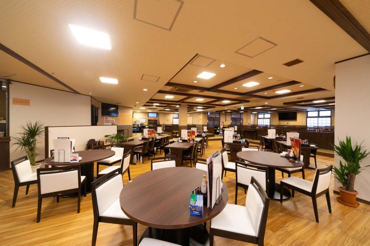 お食事処にはテーブル席のほか、座敷席もあり、シーンによって利用できる。