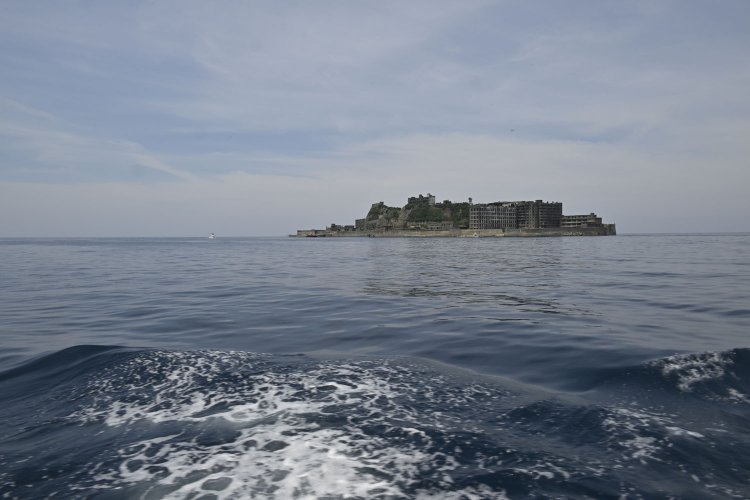 戦艦土佐というより三段甲板時代の空母赤城に似ている気がする。