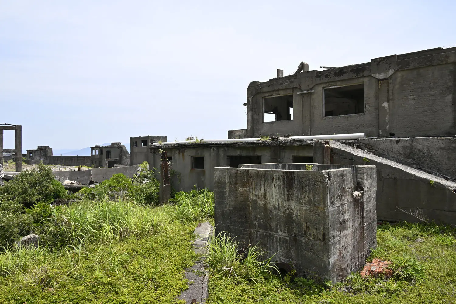 軍艦島上陸ツアー 島の外観からいよいよ上陸へ 軍艦島観察記その2 さんたつ By 散歩の達人