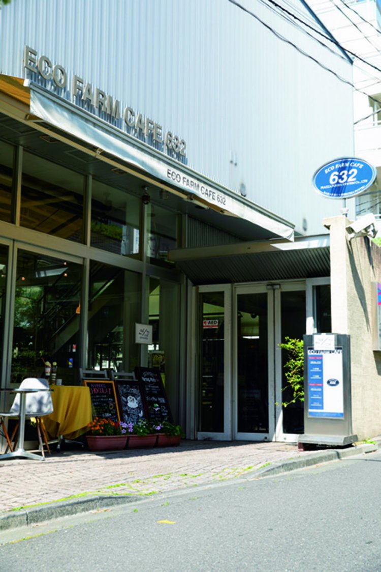 店舗は表参道から1本路地に入ったところにある。