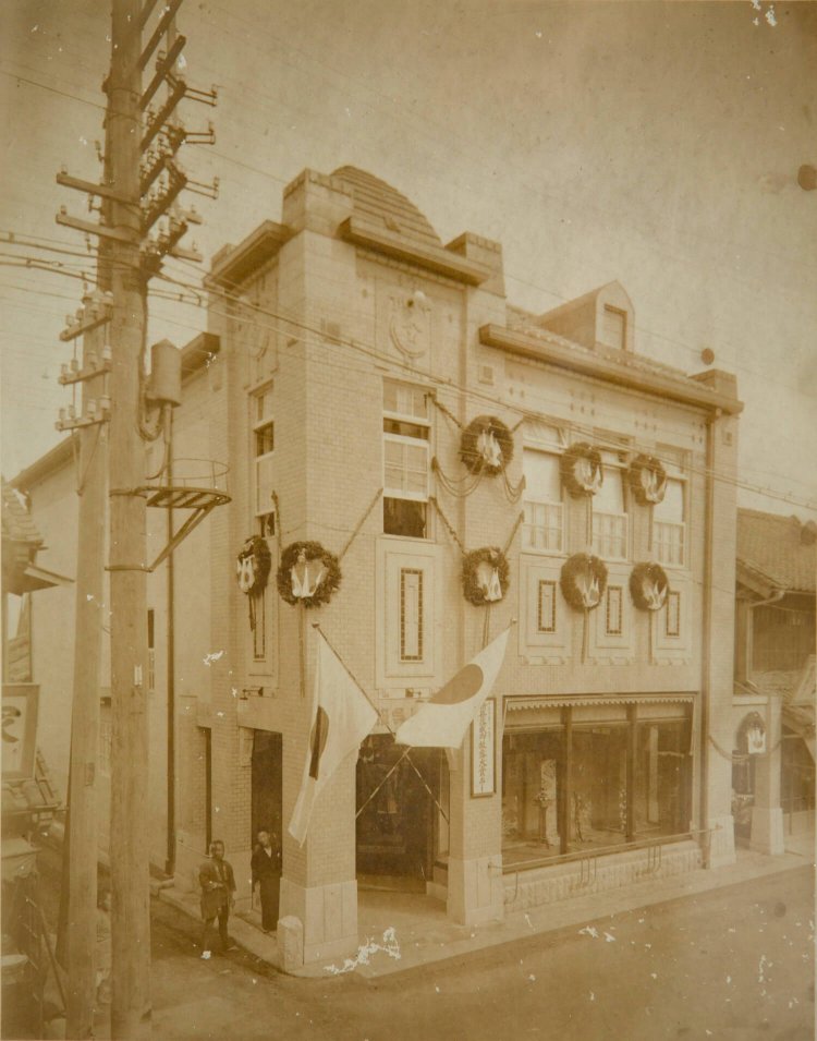 近代建築に変貌した『尾張屋呉服店』は