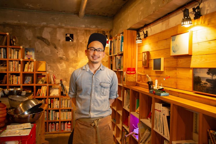 「パンもソーセージもスコーンも手作りです」と店主の佐藤さん。