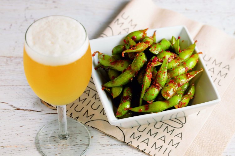 スパイシーエダマメ580円（値段はすべて税別）。