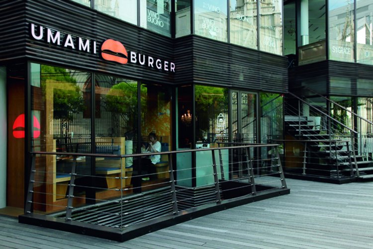 混雑具合もわかるガラス張り。