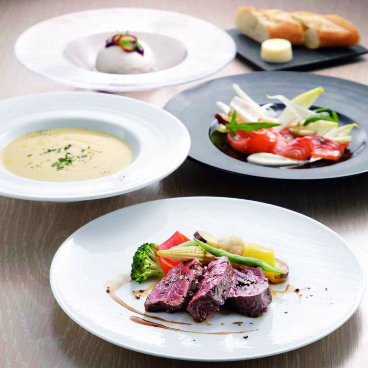 夜のコースは3980円から（内容・価格変更あり）。