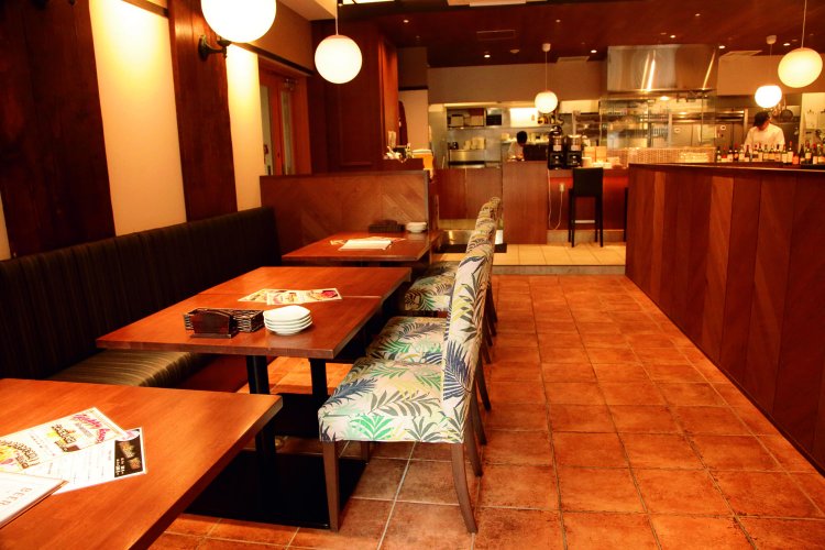 通路は広く、車いすもラクラク通れる。