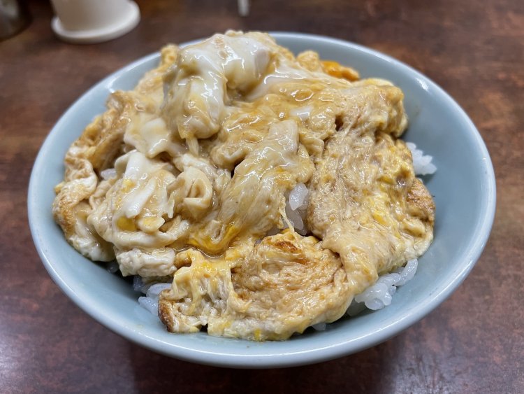 ダシのきいたこの玉子焼きが最高。そっけないが、日常食はこれでいいのだ。