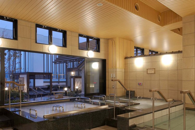 ジェットなどの機能を備えたエステ浴。美容効果を考慮したアメニティとの相乗効果で、キレイになれそう！