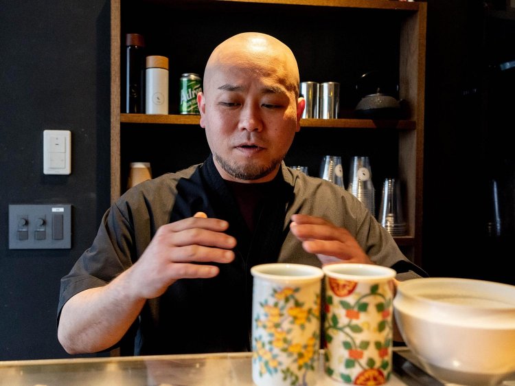 「前回のワークショップでは、参加者さんの各々のアイデアでブレンドティーを作ってもらいました。次回は夏の風情に合わせて氷出し、水出しのお茶を企画中」