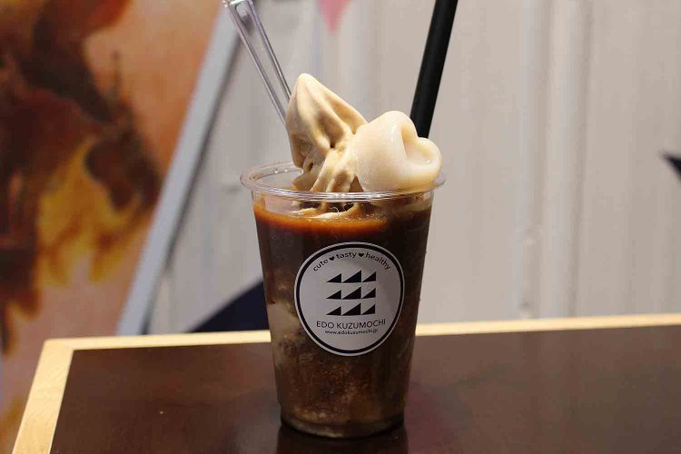 世田谷区深沢の『カフェテナンゴ』のコーヒーが香り高いクズクズアフォガート。イートインMサイズ880円。