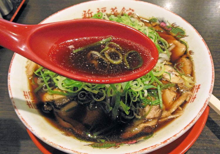 スープは濃すぎることなくキレがあるので、ついには飲み干してしまうだろう。