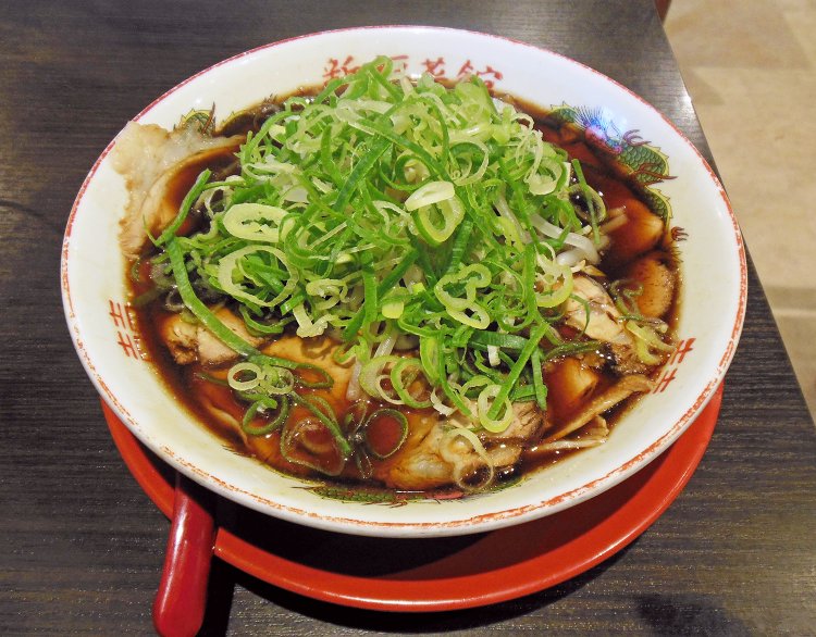 中華そば（並）750円。小、肉なし（並）は各640円。麺の大盛り、肉多めはプラス各210円。