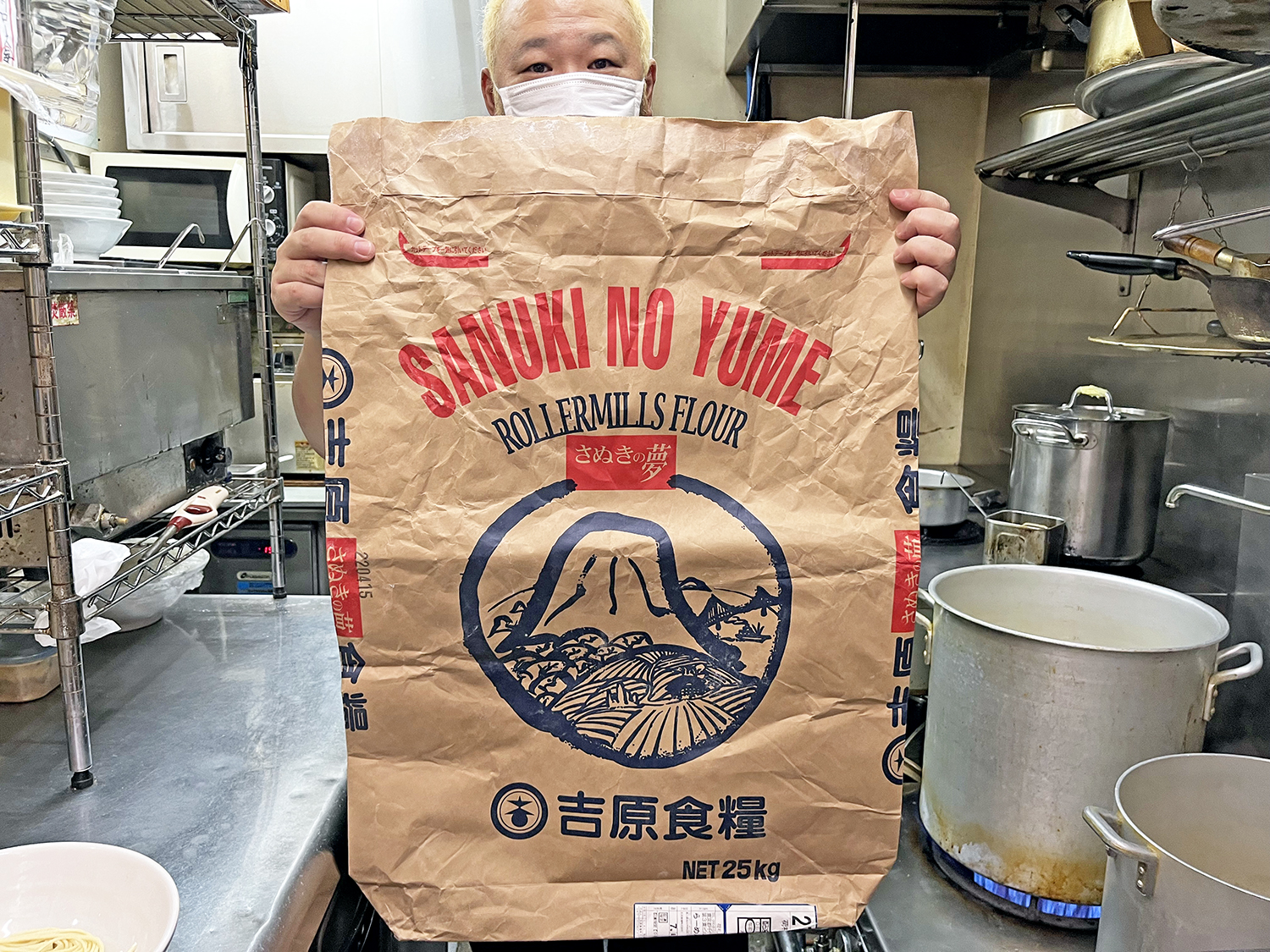 香川県産の最高級小麦粉“さぬきの夢”。