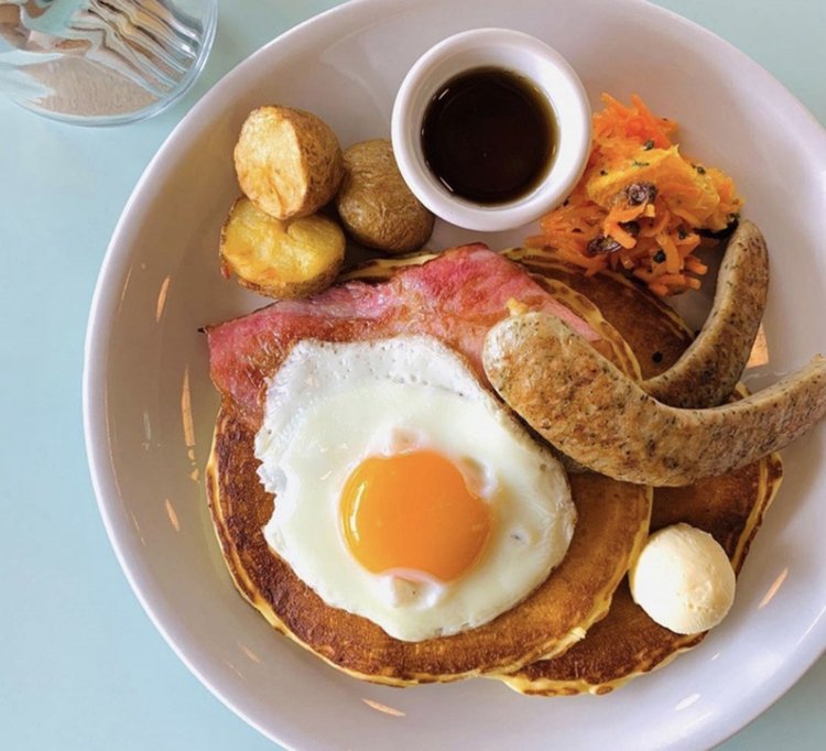 オリジナルバターミルクパンケーキ1900円。