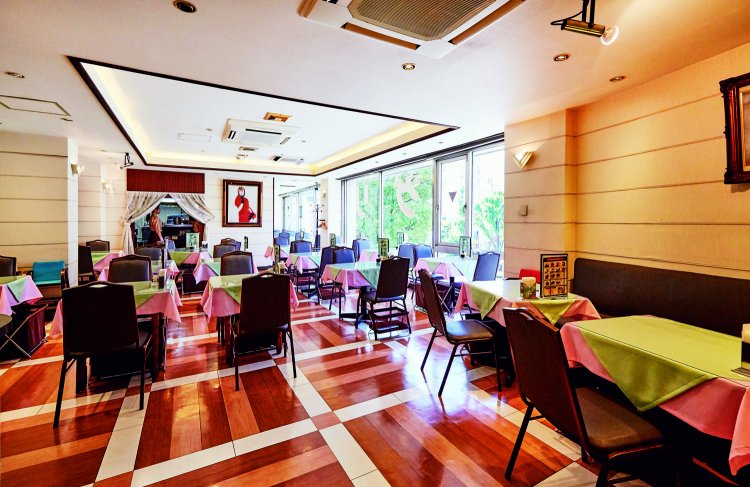 各階入り口は自動ドアで入りやすい。