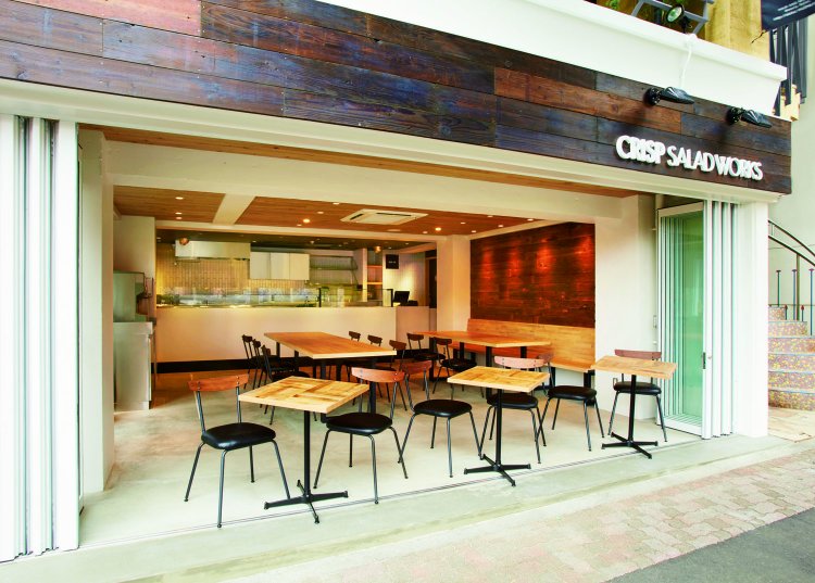 移動もラクラク、ゆったりとした店内。