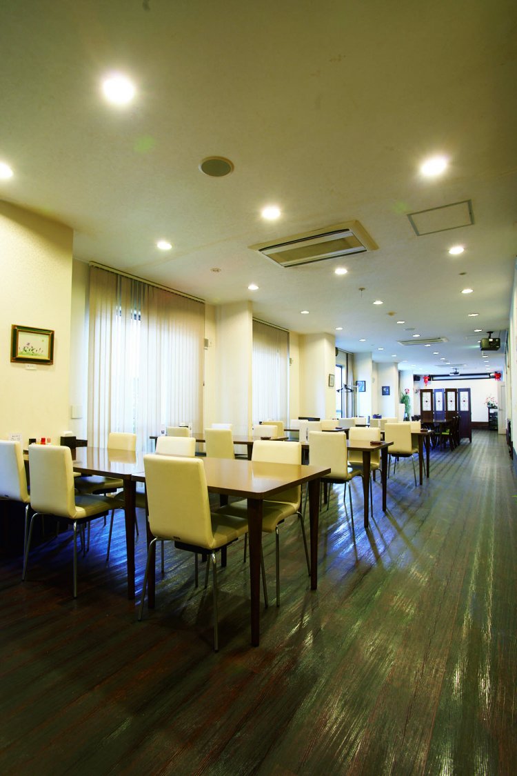 広々とした店内。