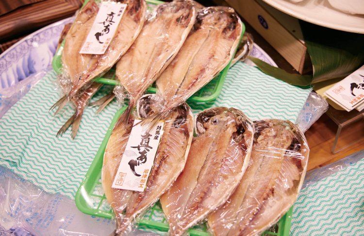 塩干物マイスターの鑑識眼にかなった商品は、どれも脂がノッていて肉厚だ