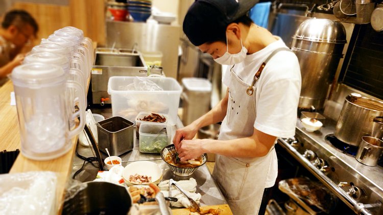 店主が店に立ち、丁寧に一杯一杯作ることに意味がある。