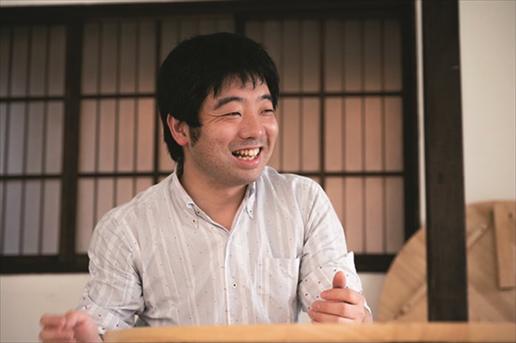 クラウドファンディング、内装工事など立ち上げから携わる事務局の山中資久さん。