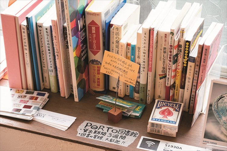 貸し出し可能な「ポルト図書館」。