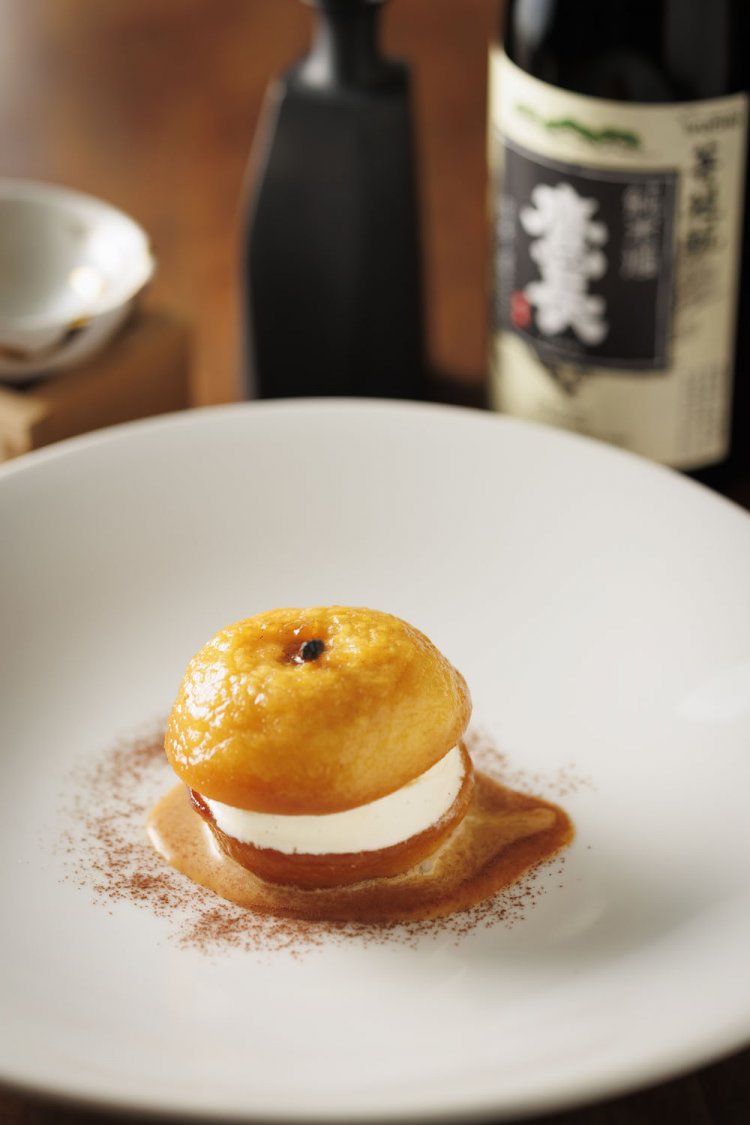 りんごのローストには「鷹長」90㎖ 600円。