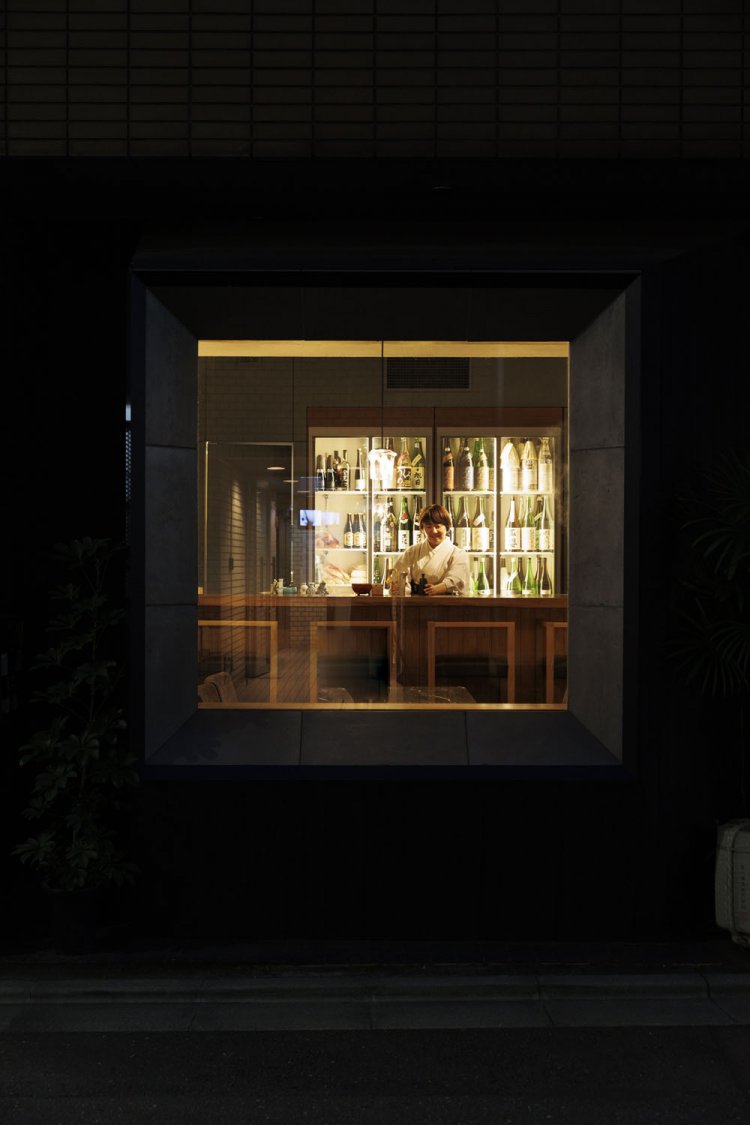 枡をイメージした窓がモダンな外観。