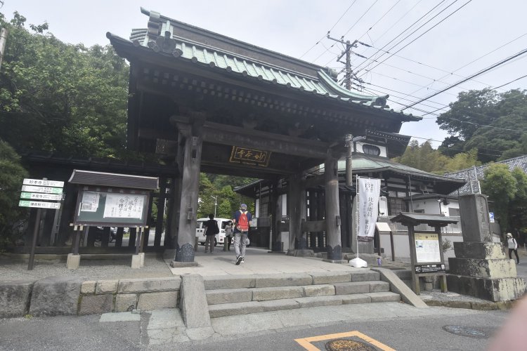 妙本寺山門付近は比企ガ谷と呼ばれている。