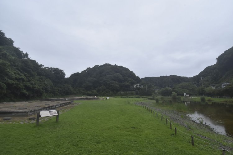 さらに主な建物の礎石もみることができる。