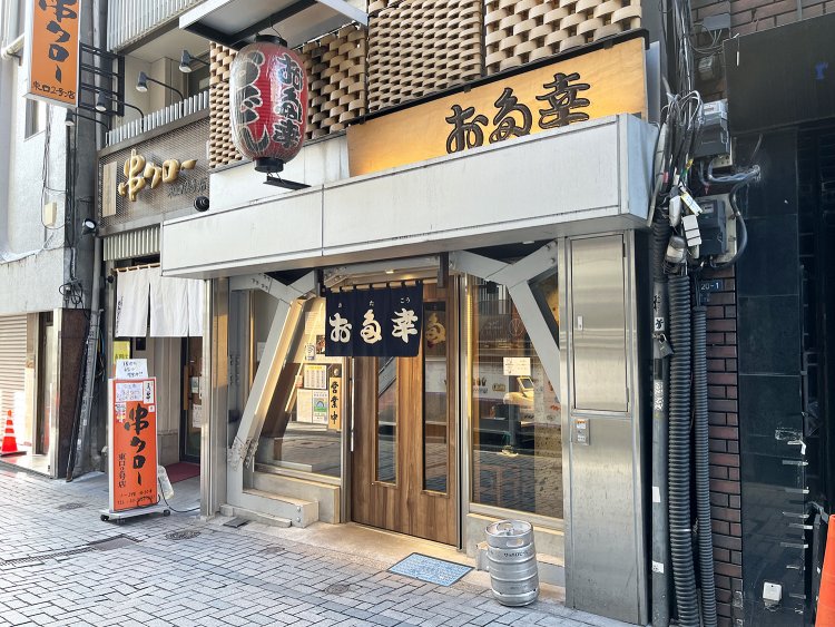 おでんと書かれた赤いちょうちんは遠くからでもよく見える。