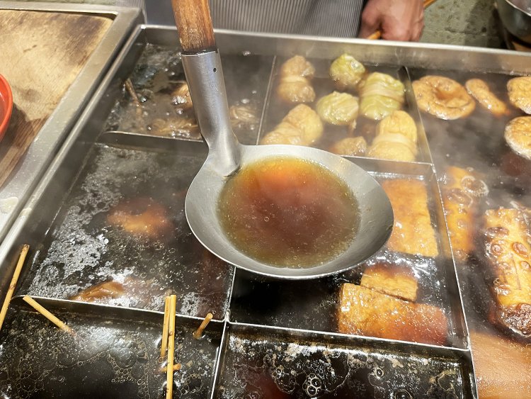 いろいろなおでん種の味が混ざり合い、じんわりおいしいつゆ。