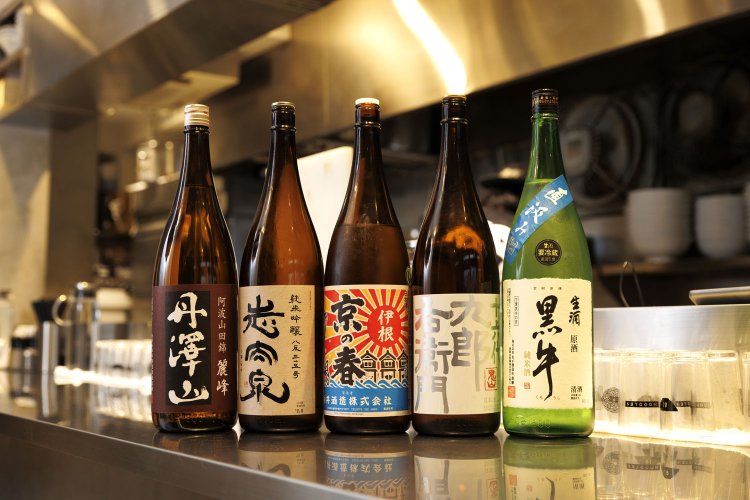 30～40種ほどの日本酒を常備。