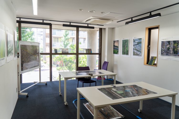 取材時、2階では「さんたつ」でも連載をもつ吉永陽一さんの展覧会が開催中だった。