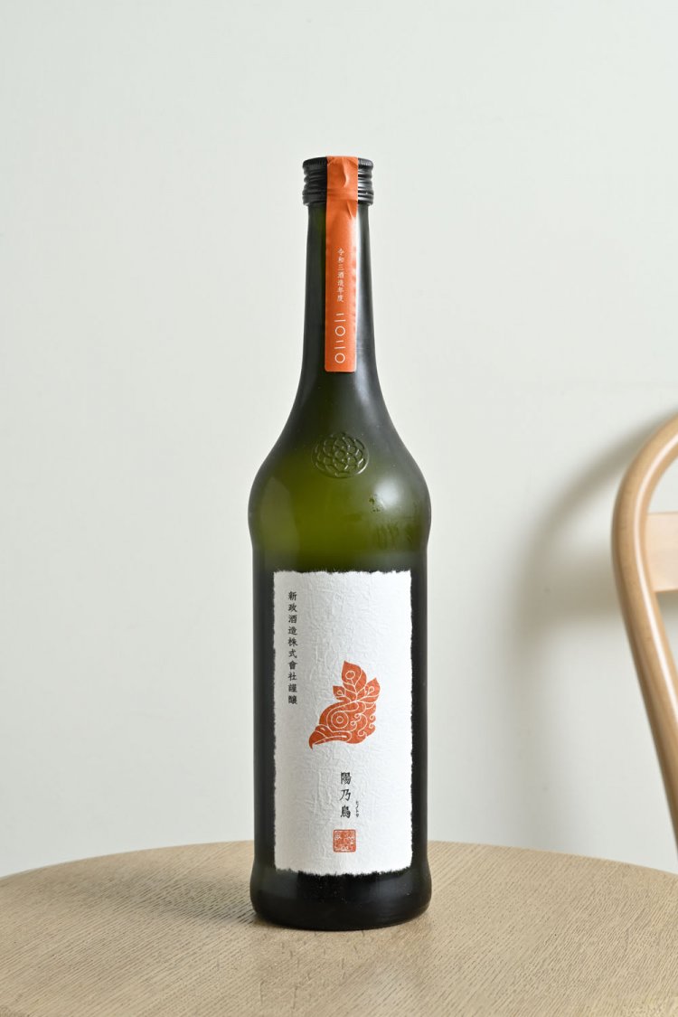 新政 陽乃鳥 貴醸酒 新政酒造［秋田県］1000円（90㎖）。バニラのような香りが酒とチョコレートの甘さをより華やかに。