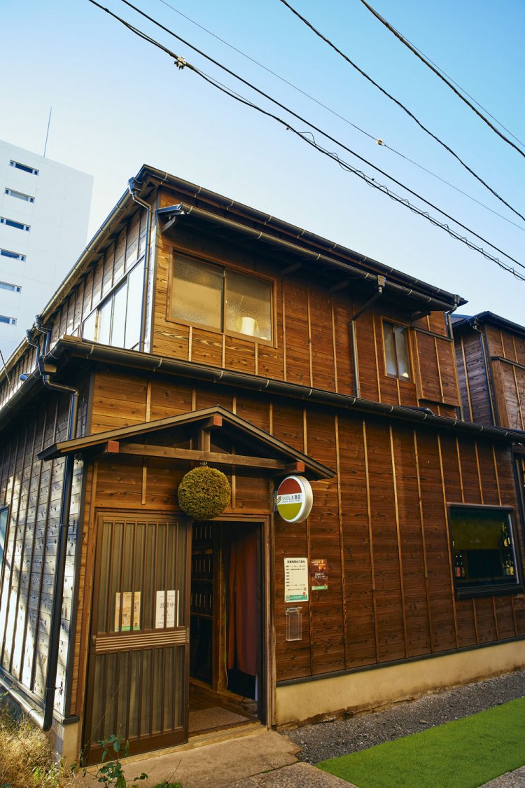 2階では日本酒や食に関するイベントも開催。