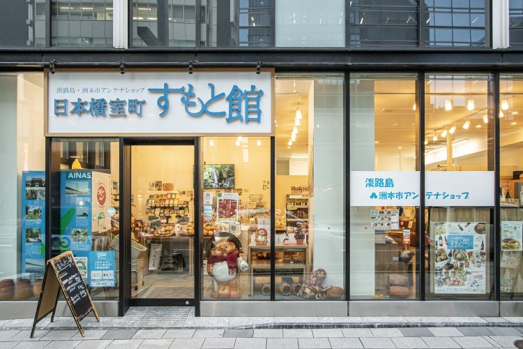 ガラス張りの明るい風情。