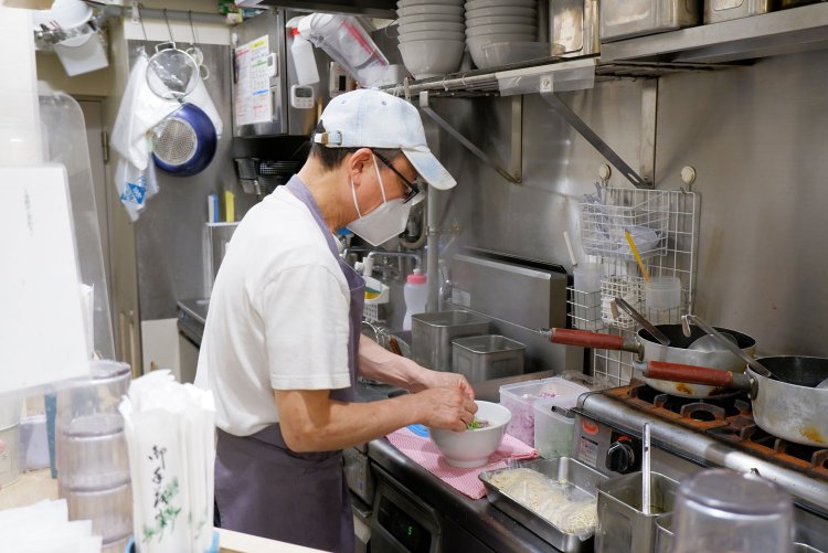 店主の前田さん。