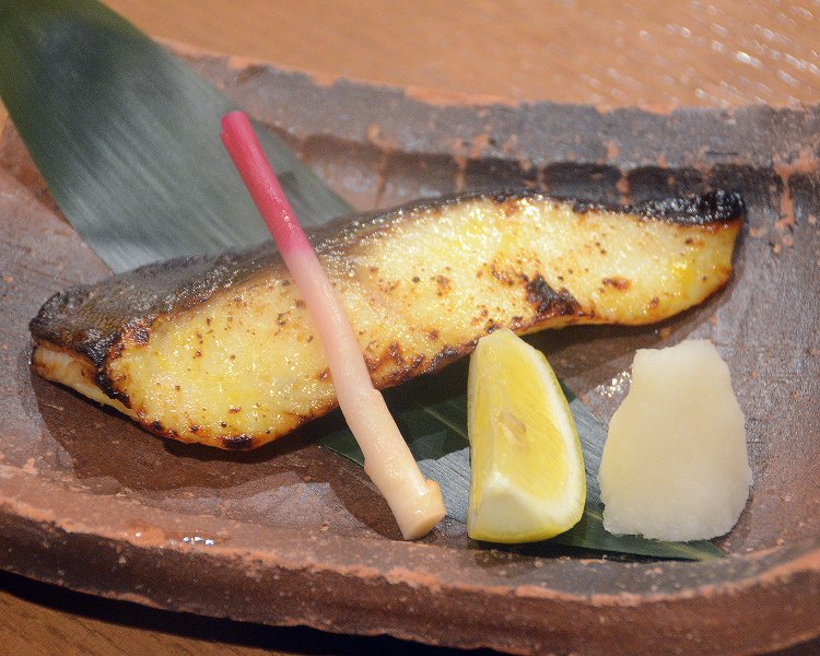 丁寧に仕上げられたタラの西京焼き。お酒との相性も抜群だ。