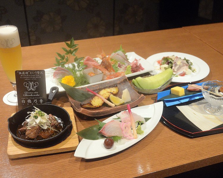 これぞ『たか濱』を代表するコース料理6000円・ビール別売。季節のものを取り入れ、なおかつ職人の技術がふんだんに生かされたメニューがこの価格で楽しめるのはうれしい。