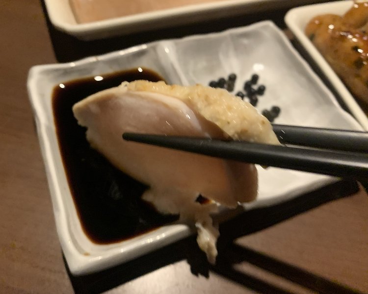 醤油は九州のさしみしょうゆを使用しているようだ。岩塩が溶けてほんのりと塩味が付いているので、付け過ぎには注意したい。