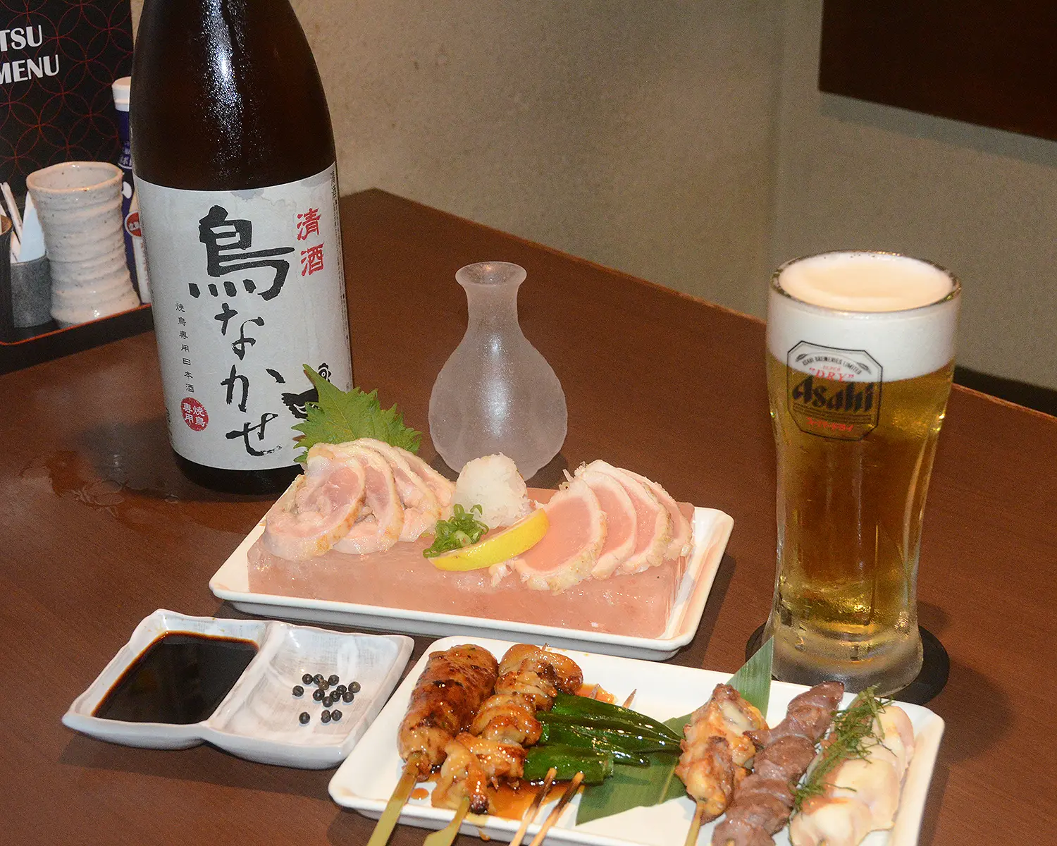 大森の居酒屋 とり鉄 で一杯 お店オリジナルの鶏肉料理とキンキンに冷えたビールが心と体を癒します さんたつ By 散歩の達人