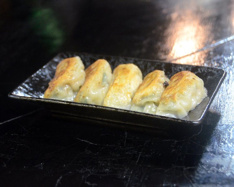 餃子とワイン屋