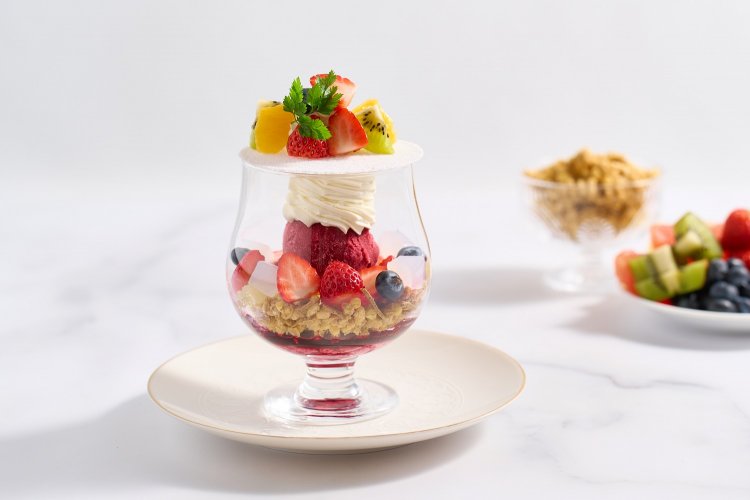 人気洋菓子店『LeTAO』とのコラボレーション朝パフェ。宿泊者限定＆1日40食限定！