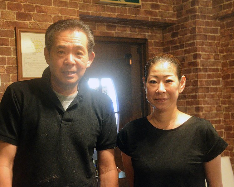 お話を伺った社長の杉山さん（左）と店長の関屋さん（右）。仲睦まじい掛け合いもまた魅力である。